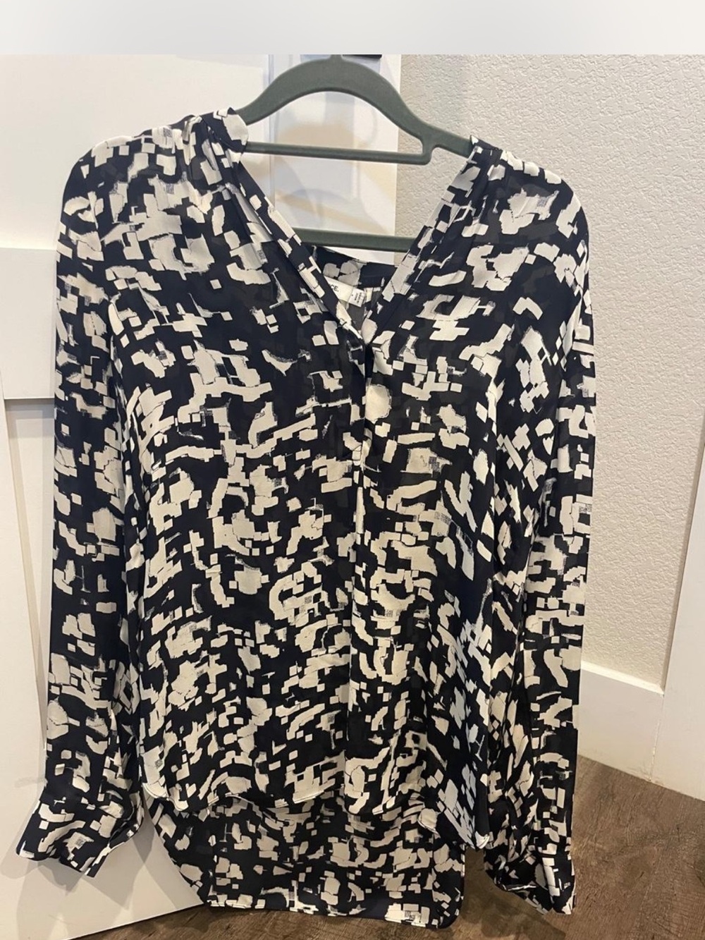 Vince Black and White Abstract Print V-Neck Blouse